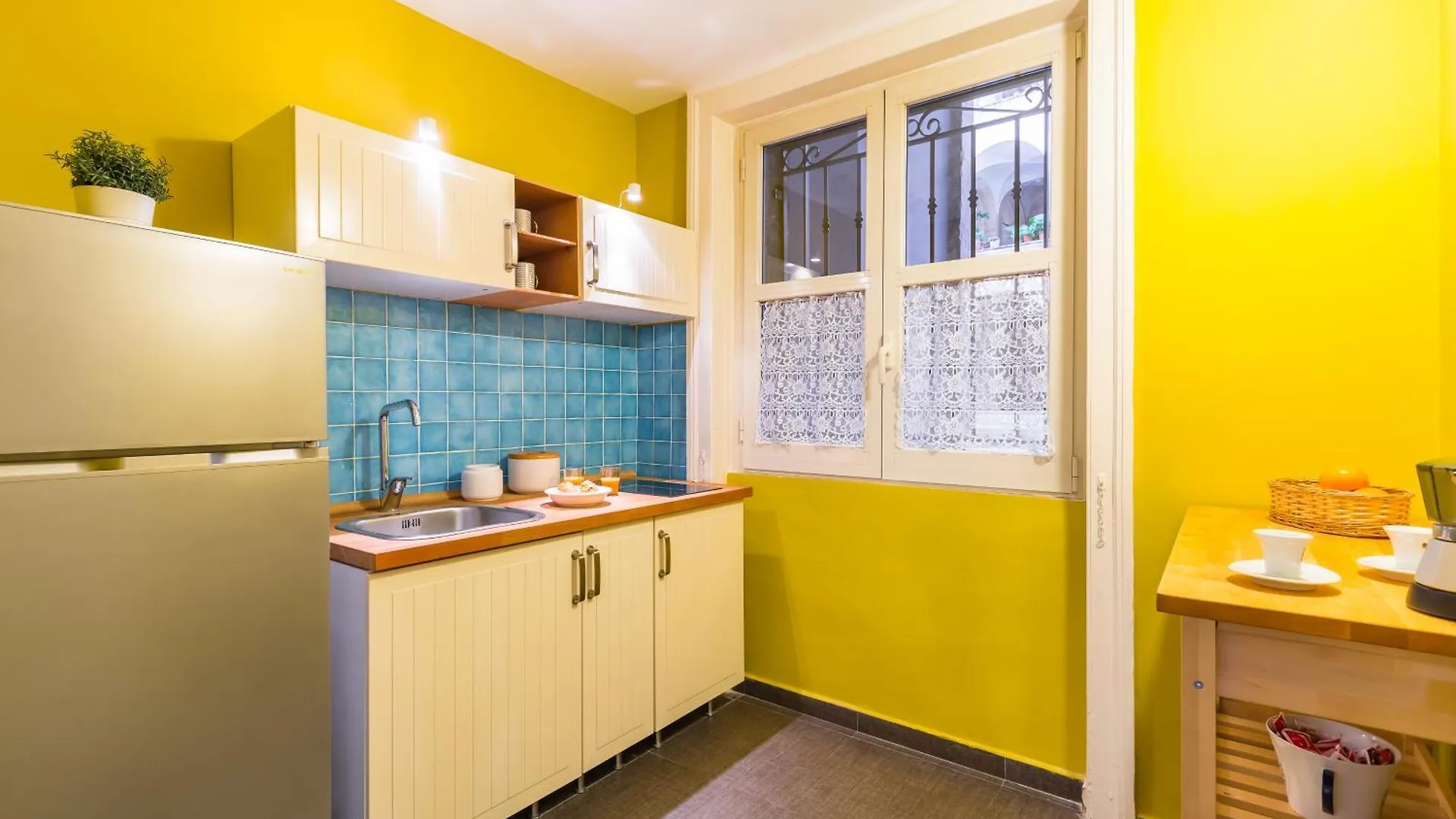 Design Apartment At Spaccanapoli By Wonderful Italy