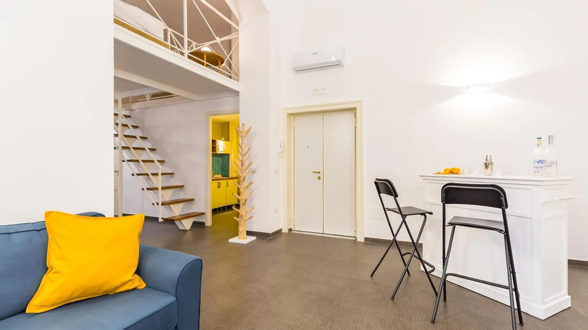 Design Apartment At Spaccanapoli By Wonderful Italy contacts