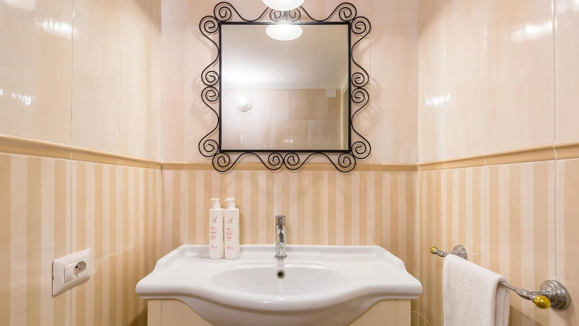 Design Apartment At Spaccanapoli By Wonderful Italy Naples